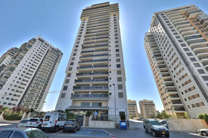 דירה 5 חדרים למכירה בש"י עגנון 6, קרית מוצקין — תמונה 8