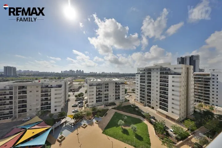 דירה 4 חדרים למכירה בעוזי חיטמן, קרית ביאליק — תמונה 1