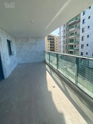 דירה 5 חדרים למכירה במנחם בגין, קרית מוצקין — תמונה 4