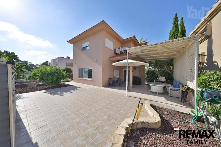 בית פרטי/ קוטג' 6 חדרים למכירה בפייר אוגוסט רנואר, קרית אתא — תמונה 1