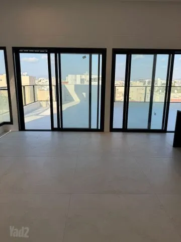 גג/ פנטהאוז 5 חדרים למכירה ביעל 21, קרית מוצקין — תמונה 5