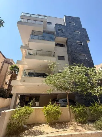דירה בחומה ומגדל, קרית חיים