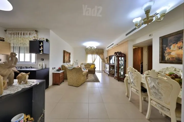 גג/ פנטהאוז 7 חדרים למכירה בעלוני נח 3, קרית מוצקין — תמונה 3