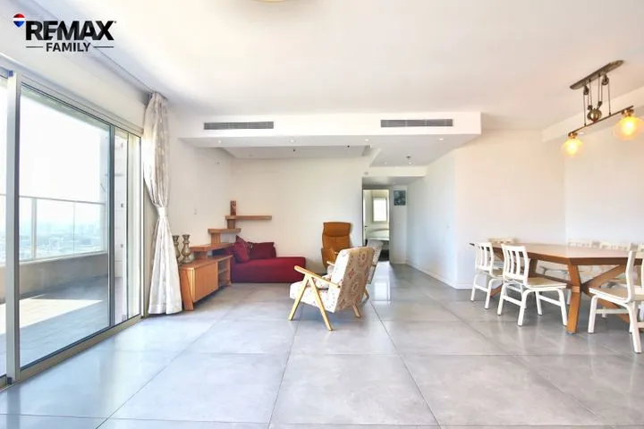 גג/ פנטהאוז 7.5 חדרים למכירה בהחשמונאים 45, קרית מוצקין — תמונה 2