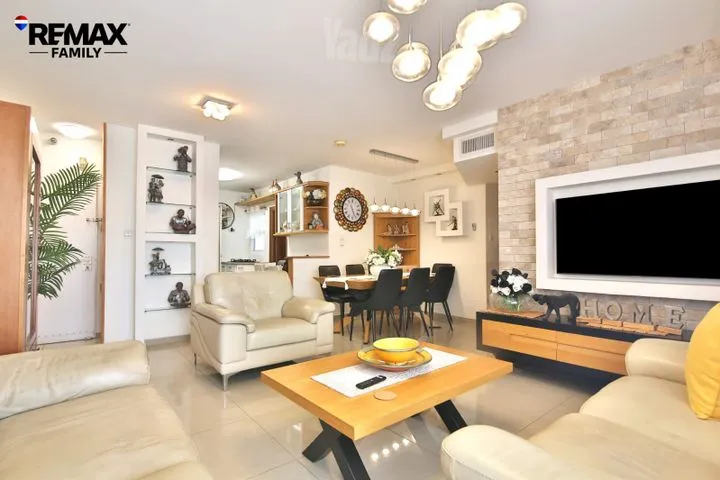 דירה 5.5 חדרים למכירה ביגאל אלון 5, קרית מוצקין — תמונה 2