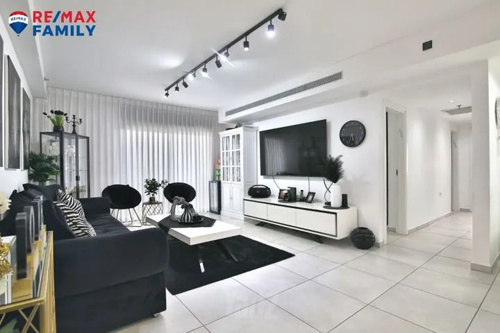 דירה 5 חדרים למכירה בעפרה חזה 12, קרית מוצקין — תמונה 2