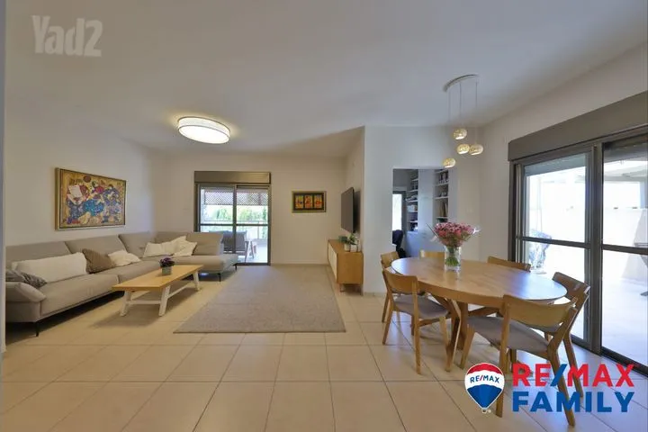 דו משפחתי 5 חדרים למכירה בפול גוגן 32, קרית אתא — תמונה 1