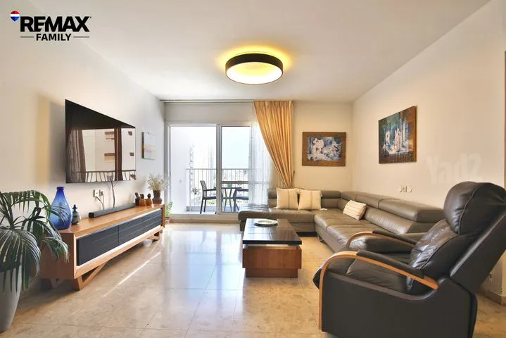 דירה 5.5 חדרים למכירה ביגאל אלון 11, קרית מוצקין — תמונה 1