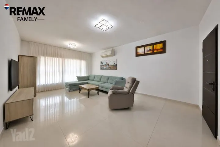 דירה 5 חדרים למכירה בארלוזורוב 14, קרית אתא — תמונה 1