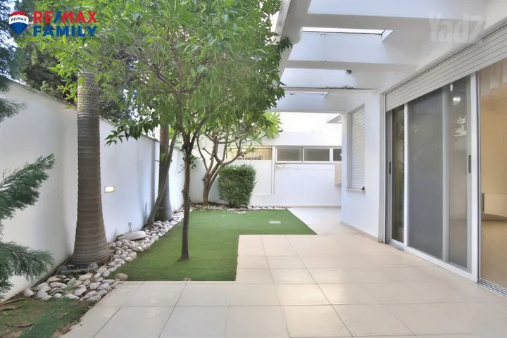 דו משפחתי 6 חדרים למכירה בדובדבן 6, קרית ביאליק — תמונה 2