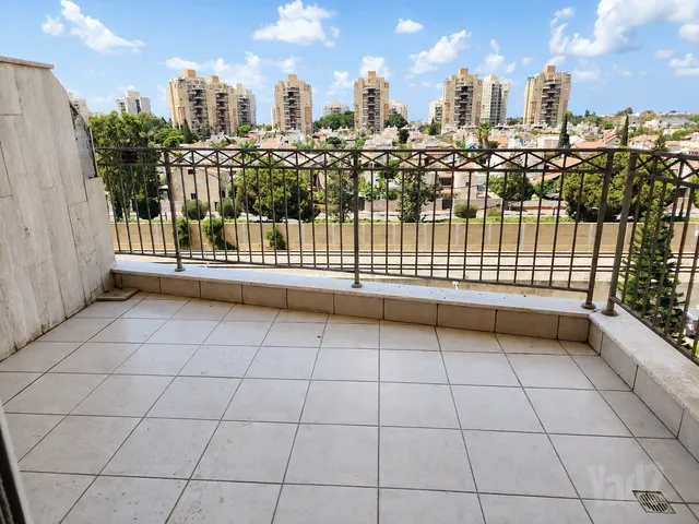 דירה בהחשמונאים — תמונה 8