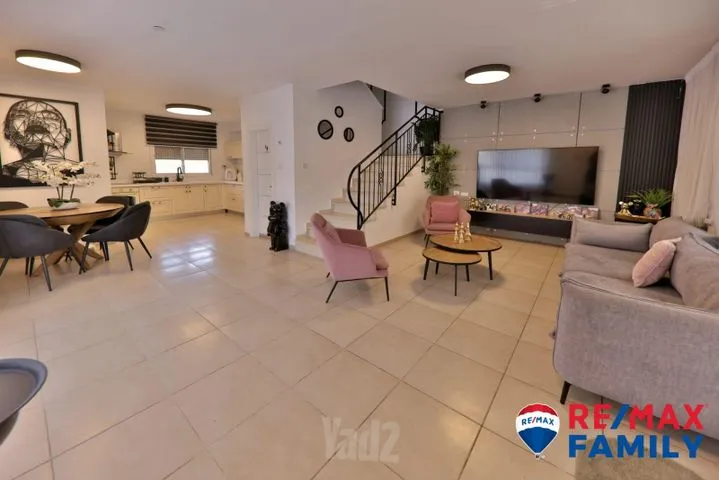 דו משפחתי 5 חדרים למכירה במרק שאגאל 21, קרית אתא — תמונה 1