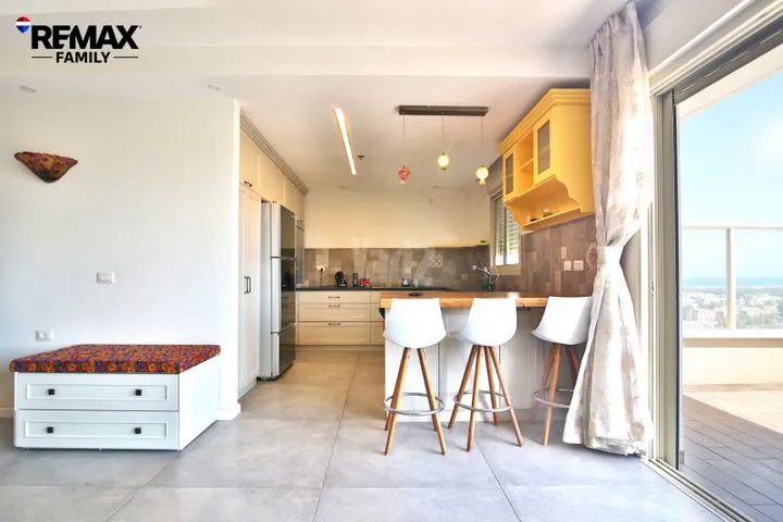 גג/ פנטהאוז 7.5 חדרים למכירה בהחשמונאים 45, קרית מוצקין — תמונה 3
