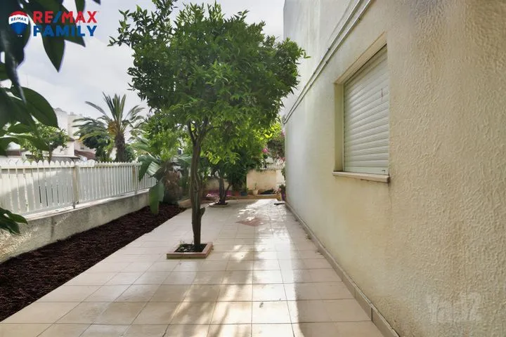בית פרטי/ קוטג' 5 חדרים למכירה בחרובים 4, קרית ביאליק — תמונה 3