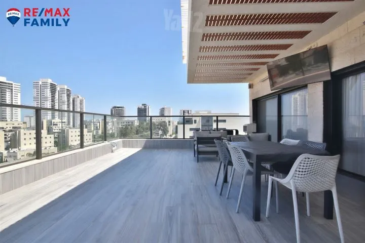 גג/ פנטהאוז 6 חדרים למכירה בקדיש לוז, קרית מוצקין — תמונה 11