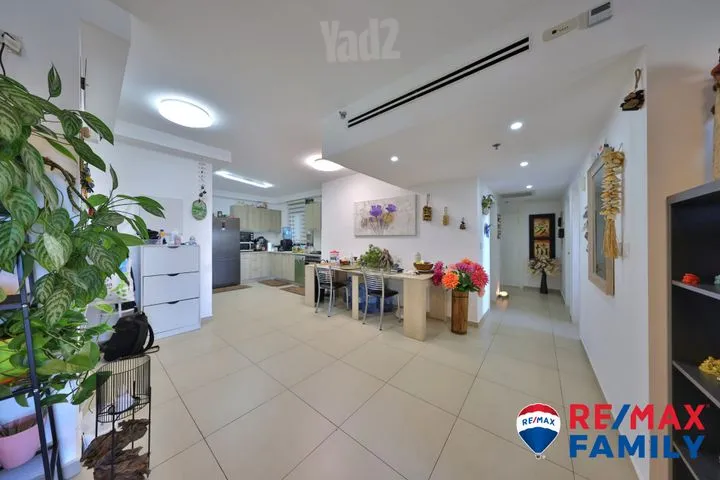 דירה 5 חדרים למכירה בעפרה חזה, קרית מוצקין — תמונה 3