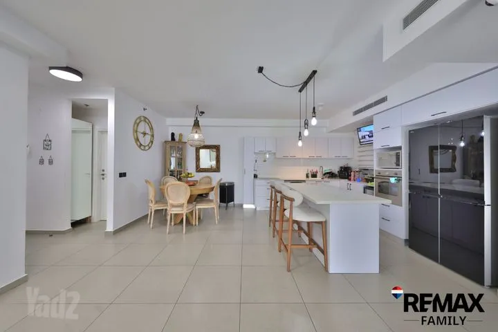 דירה 5 חדרים למכירה בעוזי חיטמן 3, קרית ביאליק — תמונה 3