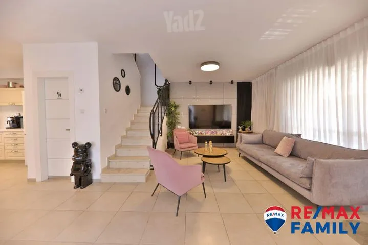 דו משפחתי 5 חדרים למכירה במרק שאגאל 21, קרית אתא — תמונה 4