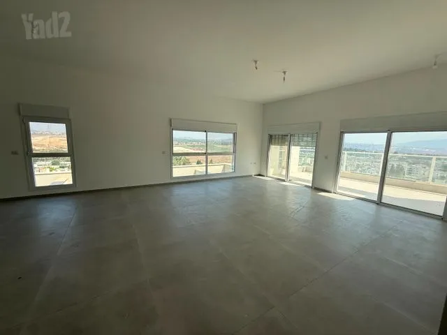 גג/ פנטהאוז 5 חדרים למכירה בסירקין, קרית אתא — תמונה 1