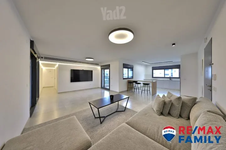 דירה 4 חדרים למכירה ב, קרית ביאליק — תמונה 1