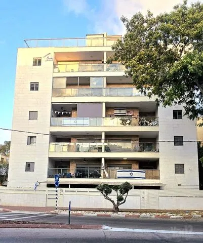 דירה בדפנה, קרית ביאליק