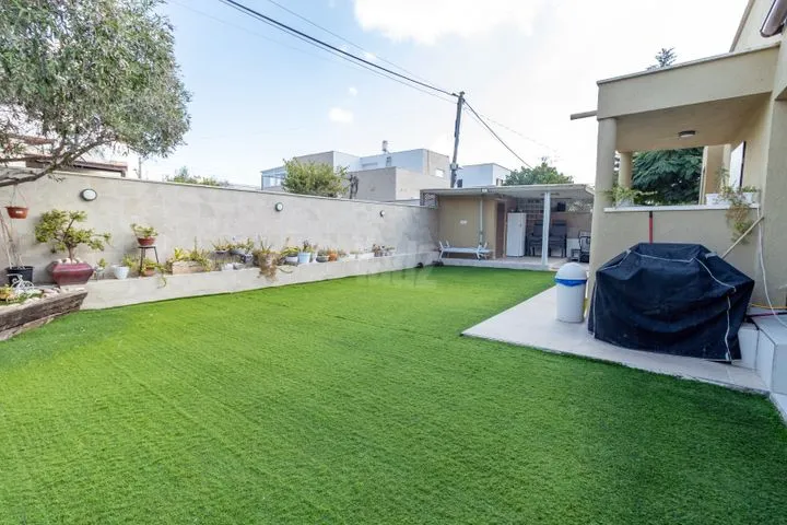 בית פרטי/ קוטג' 6 חדרים למכירה ברקפות, קרית ביאליק — תמונה 3