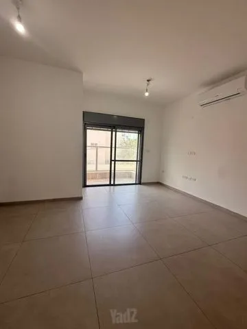דירה בחומה ומגדל — תמונה 4