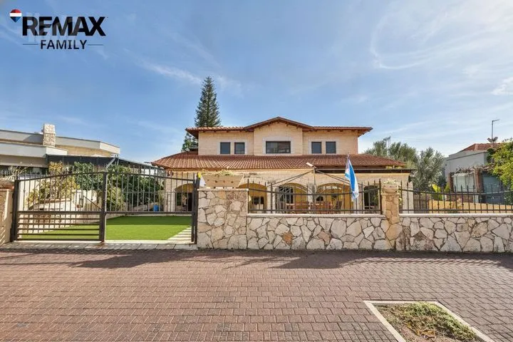 בית פרטי/ קוטג' 8 חדרים למכירה בפייר אוגוסט רנואר 43, קרית אתא — תמונה 9