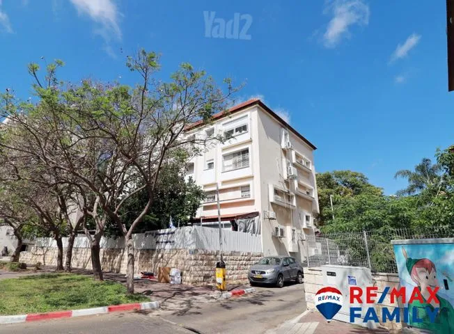 דירה 4 חדרים למכירה במנחם בגין 8, קרית מוצקין — תמונה 9