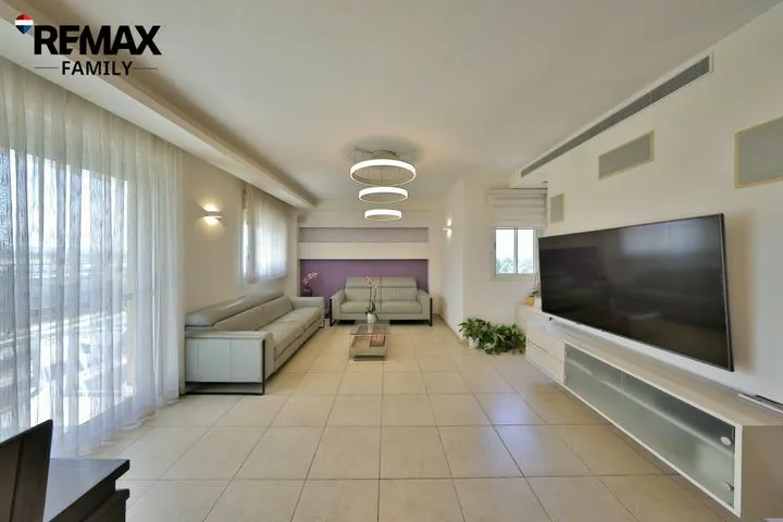 גג/ פנטהאוז 7 חדרים למכירה ביקינטון 14, קרית ביאליק — תמונה 3