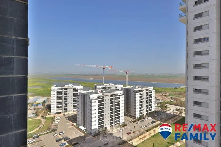 דירה 5 חדרים למכירה בנעמי שמר, קרית ביאליק — תמונה 3