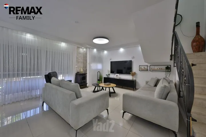 דו משפחתי 5 חדרים למכירה בפול סזאן 10, קרית אתא — תמונה 2