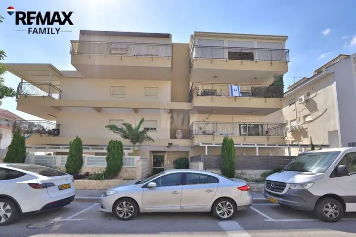 דופלקס 5 חדרים למכירה בחומה ומגדל 12, קרית חיים — תמונה 1