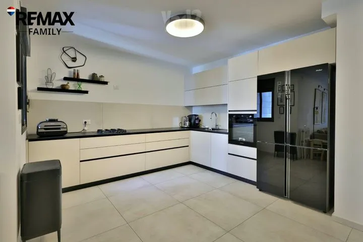 דירה 5 חדרים למכירה בנעמי שמר 12, קרית ביאליק — תמונה 6