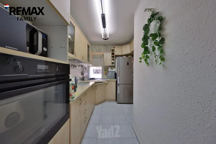 דירה 3 חדרים למכירה בקדושי השואה 5, חיפה — תמונה 3