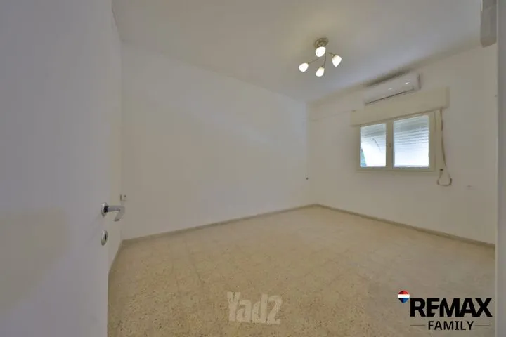 דירה 4 חדרים למכירה בדפנה 13, קרית ביאליק — תמונה 2