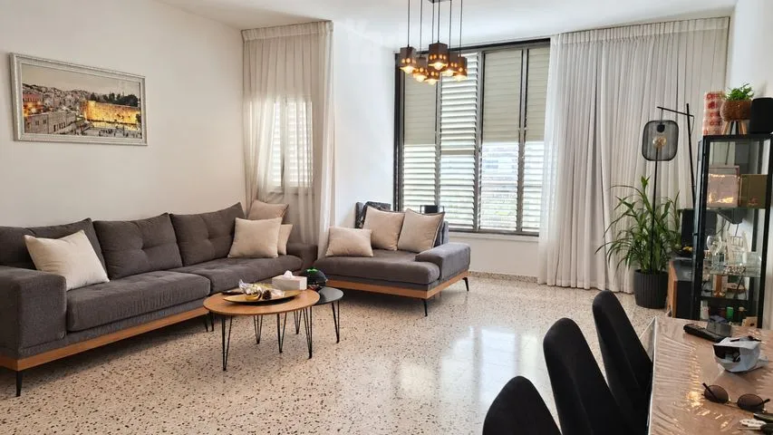 דירה 4 חדרים למכירה בהשקדים 9, קרית ביאליק — תמונה 2