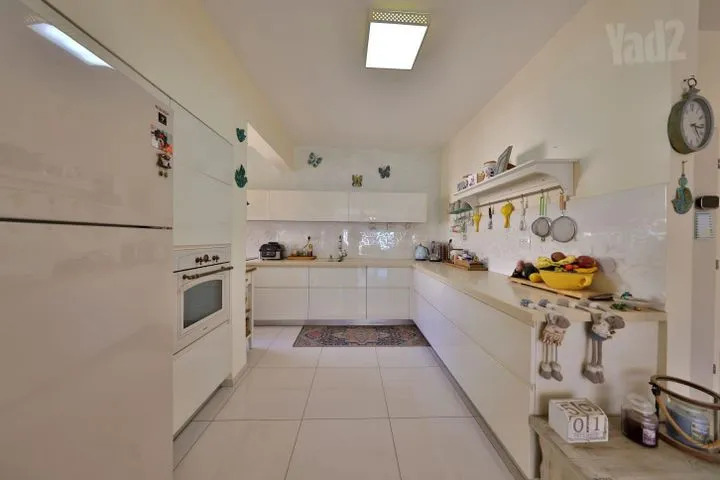 דירה 4 חדרים למכירה בהשקדים 7, קרית ביאליק — תמונה 2