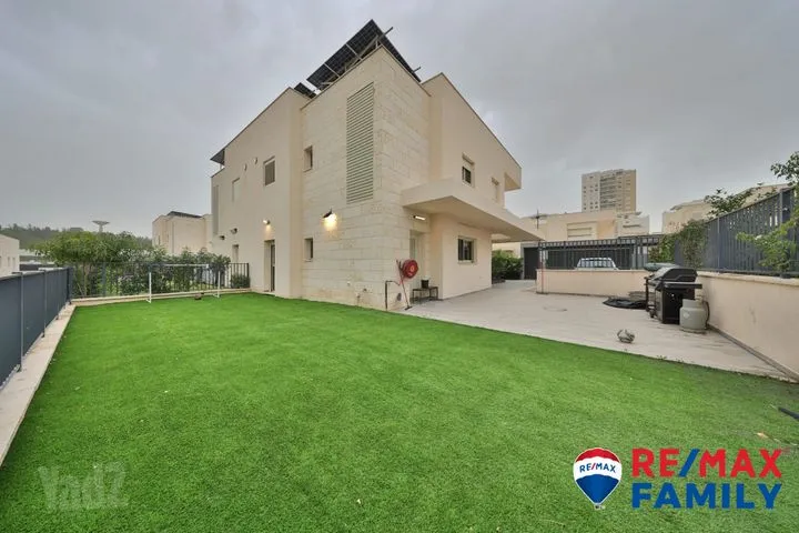דו משפחתי 6 חדרים למכירה בצופית 3, קרית אתא — תמונה 2