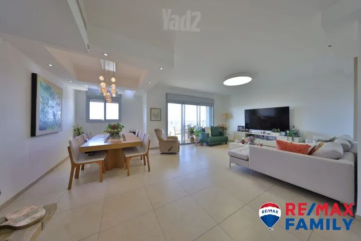 דירה 4 חדרים למכירה בהפטל 19, קרית ביאליק — תמונה 2