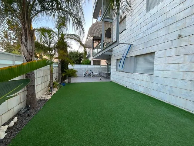 דירת גן 5 חדרים למכירה בכצנלסון 27, קרית מוצקין — תמונה 1