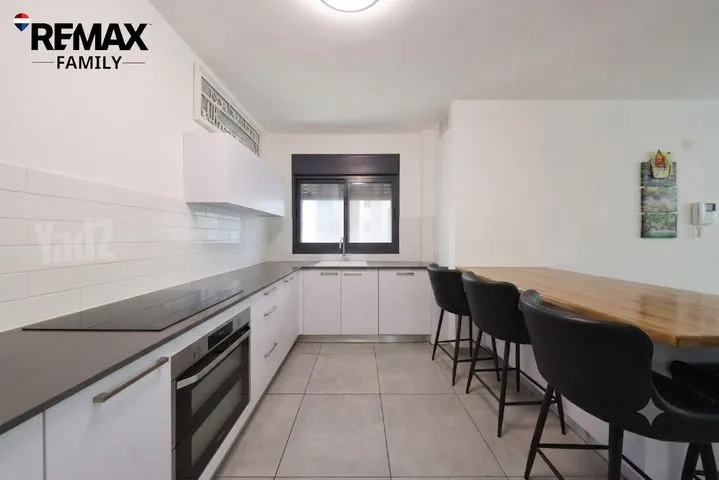 דירה 4 חדרים למכירה בנעמי שמר, קרית ים — תמונה 1
