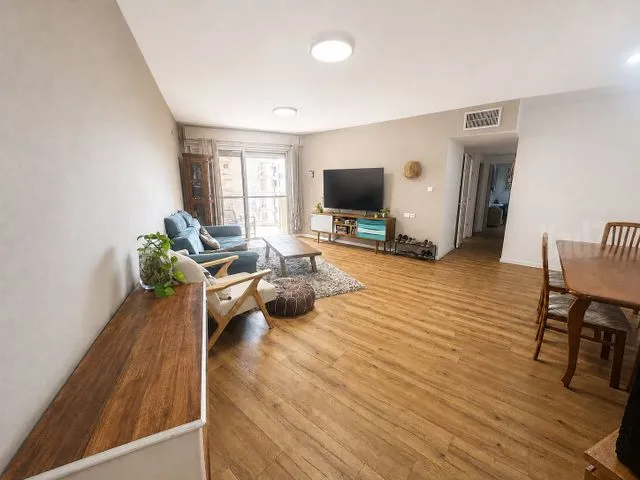 דירה 4 חדרים למכירה בשדרות הבנים, קרית ביאליק — תמונה 1