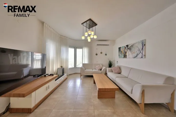 דופלקס 5 חדרים למכירה בשדרות גושן 73, קרית מוצקין — תמונה 2