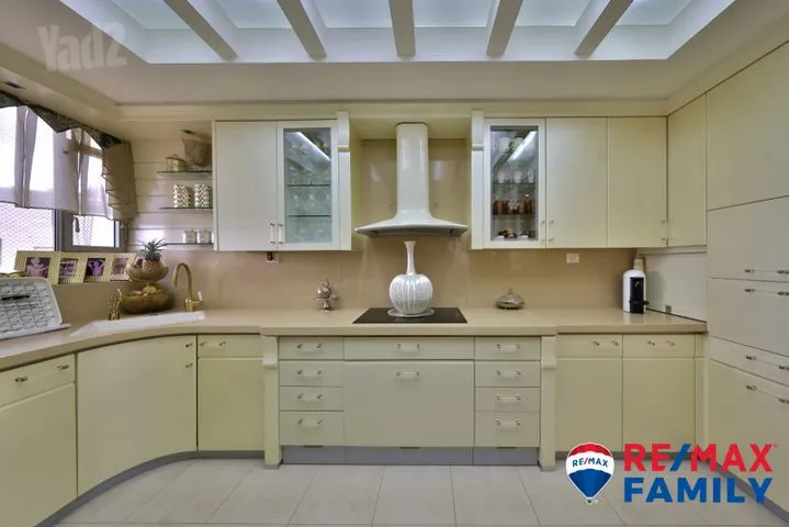 גג/ פנטהאוז 5 חדרים למכירה בשדרות הבנים 4, קרית ביאליק — תמונה 3