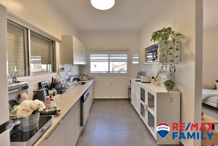דירה 4 חדרים למכירה בהרב קוק 33, קרית מוצקין — תמונה 3
