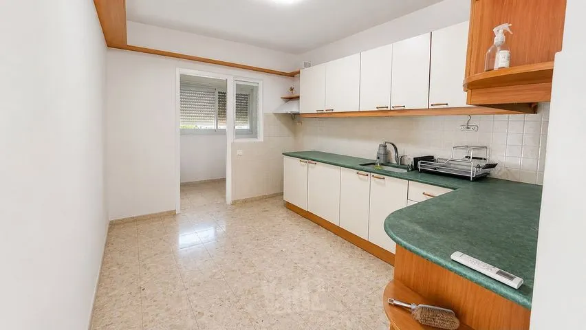 דירה 5 חדרים למכירה בשדרות בית וגן 8, קרית אתא — תמונה 2