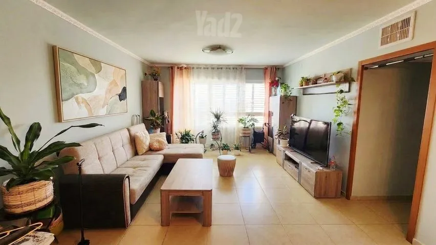 דירה 4 חדרים למכירה בשדרות משה שרת 19, קרית ים — תמונה 1