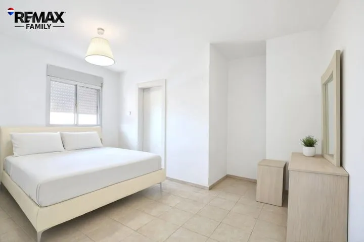 דירה 5 חדרים למכירה במנחם בגין 12, קרית מוצקין — תמונה 3