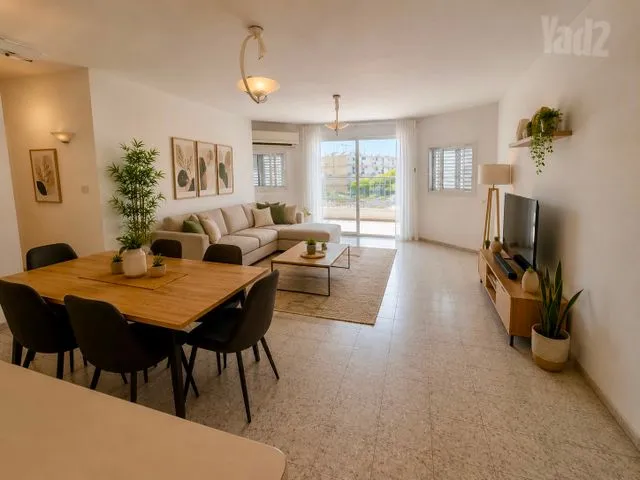 דירה 4 חדרים למכירה בורד 28, קרית מוצקין — תמונה 1